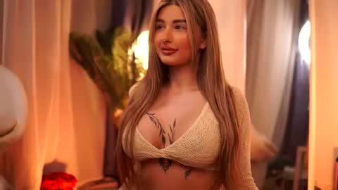 Snapshot of avashay chatting on 03-10-25, 11:38 Carina online show from 03-10-25, 11:38