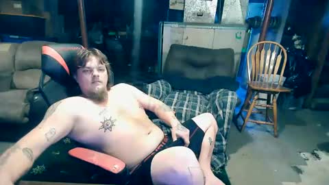 Snapshot of averag3joe chatting on 01-08-25, 04:54 averag3joe online show from 01-08-25, 04:54