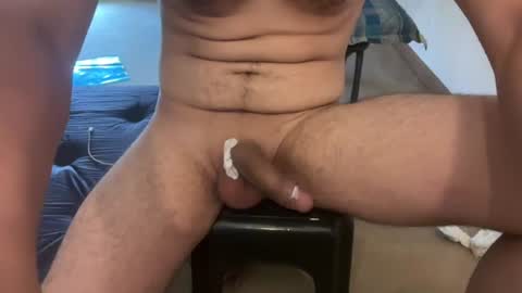 Snapshot of averagefeetlover chatting on 06-26-26, 02:21 averagefeetlover online show from 06-26-26, 02:21