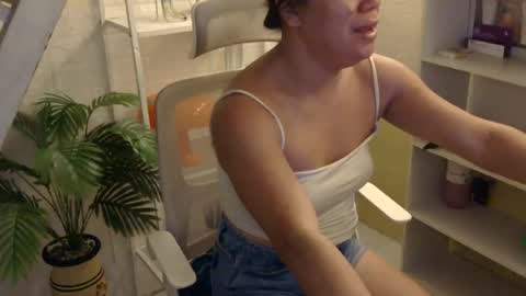 Snapshot of averageuncut1 chatting on 07-07-26, 05:10 Rhian online show from 07-07-26, 05:10