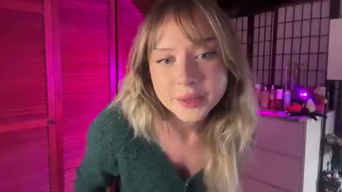 Snapshot of averyyy333 chatting on 11-06-25, 01:50 Avery online show from 11-06-25, 01:50