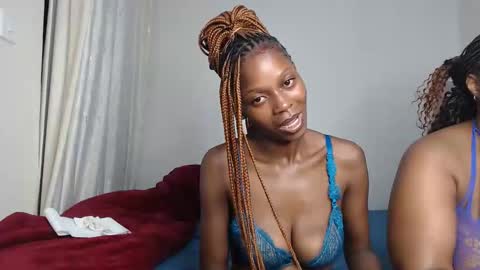 Snapshot of avian_babe chatting on 11-30-25, 10:25 Avian online show from 11-30-25, 10:25