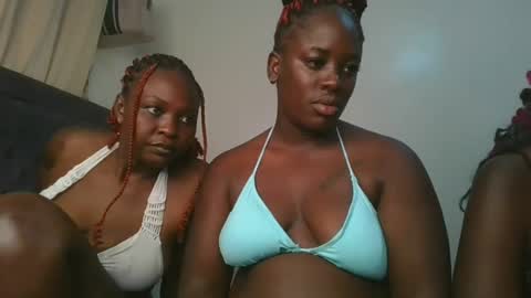 Snapshot of avian_babe1 chatting on 06-14-26, 12:19 avian_babe1 online show from 06-14-26, 12:19
