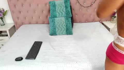 Snapshot of avrilbennettx chatting on 04-21-26, 12:33 Avril... online show from 04-21-26, 12:33