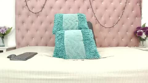 Snapshot of avrilbennettx chatting on 05-19-26, 12:55 Avril... online show from 05-19-26, 12:55