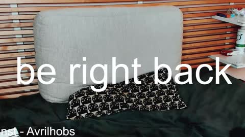 Avril online show from 02-26-25, 12:03