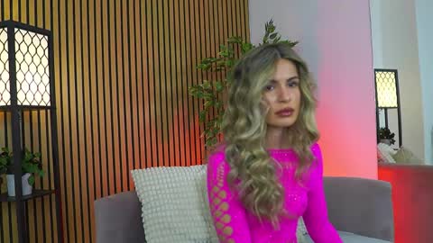 AVRILL CYRUX online show from 03-26-26, 08:09