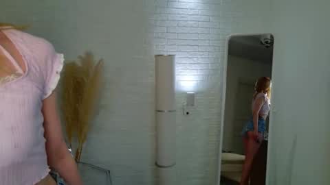 aweryuwu online show from 10-29-25, 06:59