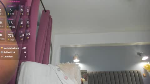 Snapshot of awesome_jolie chatting on 01-11-26, 04:06 Jolie online show from 01-11-26, 04:06