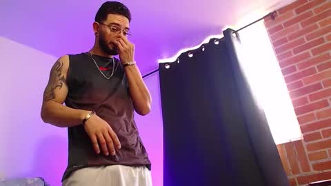 Independiente Model online show from 12-14-25, 12:21