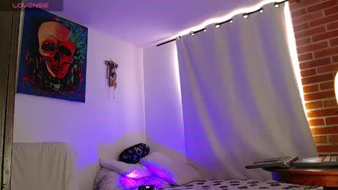 Snapshot of axel_7070 chatting on 05-21-26, 02:02 Independiente Model online show from 05-21-26, 02:02