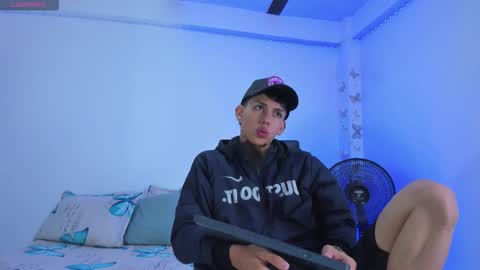 Snapshot of axel_cody_ chatting on 10-19-25, 11:44 AXEL online show from 10-19-25, 11:44