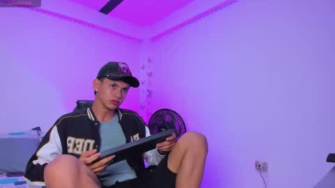 Snapshot of axel_cody_ chatting on 10-24-25, 11:39 AXEL online show from 10-24-25, 11:39