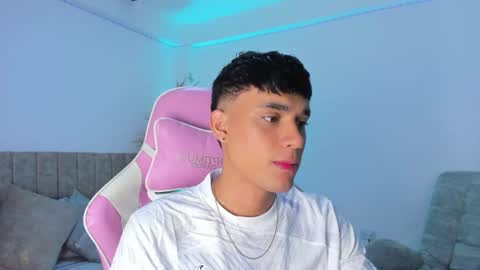Snapshot of axel_cody_ chatting on 07-06-26, 08:33 AXEL online show from 07-06-26, 08:33