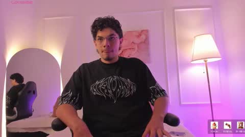 Snapshot of axel_creed chatting on 02-22-26, 02:45 Yooung King online show from 02-22-26, 02:45