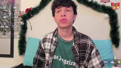 Snapshot of axel_evanss chatting on 12-15-24, 01:32 Axel Evanss online show from 12-15-24, 01:32