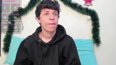 Snapshot of axel_evanss chatting on 12-20-24, 01:22 Axel Evanss online show from 12-20-24, 01:22