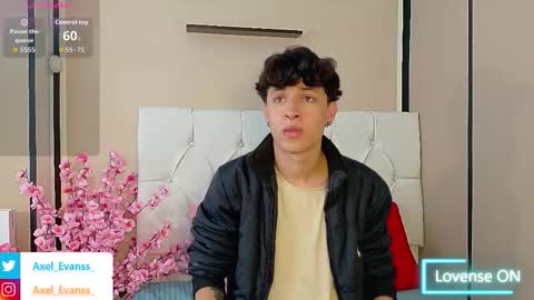 Snapshot of axel_evanss chatting on 10-06-25, 12:02 Axel Evanss online show from 10-06-25, 12:02