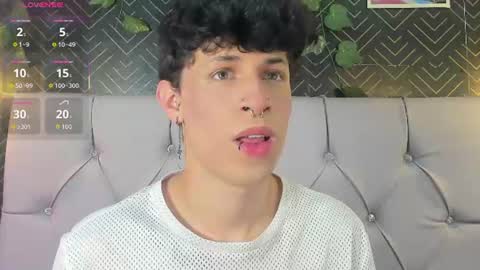 Snapshot of axel_evanss chatting on 06-12-26, 03:05 Axel Evanss online show from 06-12-26, 03:05