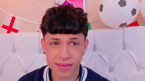 Snapshot of axel_evanss chatting on 07-15-26, 01:27 Axel Evanss online show from 07-15-26, 01:27
