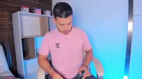 axel_grey_ online show from 09-24-25, 12:08