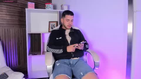 axel_grey_ online show from 11-19-25, 12:16