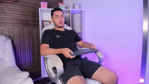 axel_grey_ online show from 11-22-25, 12:15