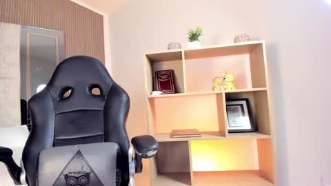 axel_grey_ online show from 03-23-26, 12:42