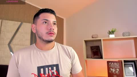 axel_grey_ online show from 04-10-26, 12:43
