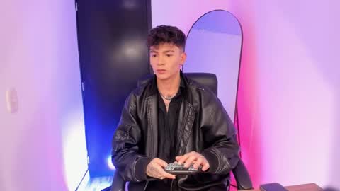 Axel online show from 12-23-25, 03:26