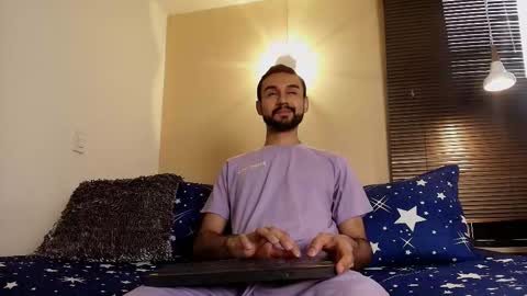 Axel Moon online show from 11-12-25, 08:19