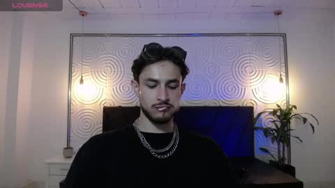 Snapshot of axel_porn_ chatting on 05-14-26, 12:23 Axel online show from 05-14-26, 12:23