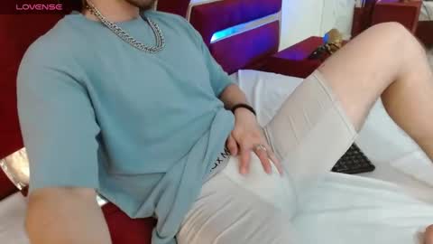 Snapshot of axel_porn_ chatting on 05-16-26, 01:13 Axel online show from 05-16-26, 01:13