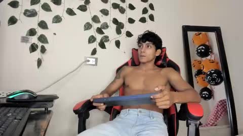 axel_rosse2 online show from 10-26-25, 08:04