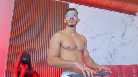 Snapshot of axel_stein2 chatting on 12-19-24, 10:02 Axel online show from 12-19-24, 10:02