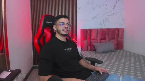 Snapshot of axel_stein2 chatting on 12-28-24, 04:30 Axel online show from 12-28-24, 04:30