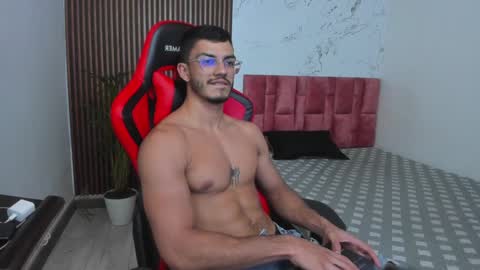 Snapshot of axel_stein2 chatting on 01-08-25, 09:55 Axel online show from 01-08-25, 09:55