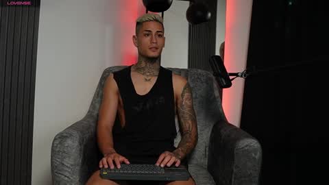 Snapshot of axel_villa chatting on 12-14-24, 12:01 Agustin online show from 12-14-24, 12:01