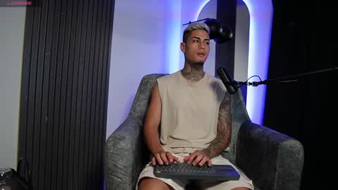 Snapshot of axel_villa chatting on 12-18-24, 11:51 Agustin online show from 12-18-24, 11:51