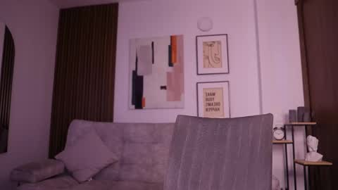 Snapshot of axel_villa chatting on 09-12-25, 07:14 Agustin online show from 09-12-25, 07:14