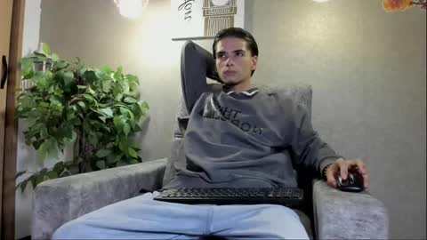 axel  online show from 12-03-25, 06:43