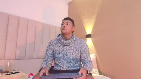 Snapshot of axell_king07 chatting on 05-26-26, 12:12 Axell online show from 05-26-26, 12:12