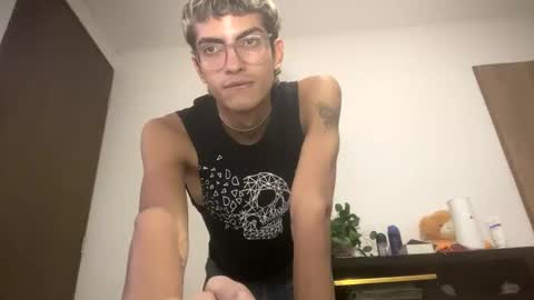 Axel  online show from 01-06-25, 05:41