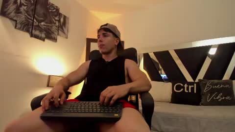 Snapshot of axelmartinezz chatting on 06-18-26, 10:25 axelmartinezz online show from 06-18-26, 10:25