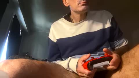 Snapshot of axion13 chatting on 11-10-25, 11:31 axion13 online show from 11-10-25, 11:31