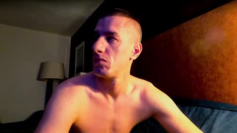 Snapshot of axl_fx chatting on 02-05-25, 06:02 Axl online show from 02-05-25, 06:02