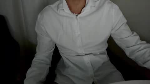 Snapshot of axl_fx chatting on 09-19-25, 08:31 Axl online show from 09-19-25, 08:31