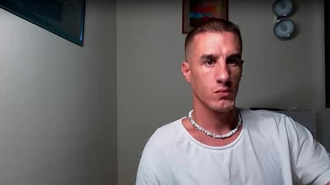 Snapshot of axl_fx chatting on 10-08-25, 08:06 Axl online show from 10-08-25, 08:06