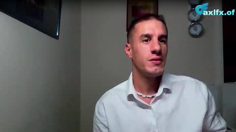 Snapshot of axl_fx chatting on 10-13-25, 06:52 Axl online show from 10-13-25, 06:52