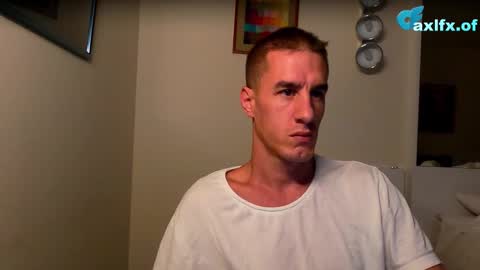 Snapshot of axl_fx chatting on 10-16-25, 02:23 Axl online show from 10-16-25, 02:23